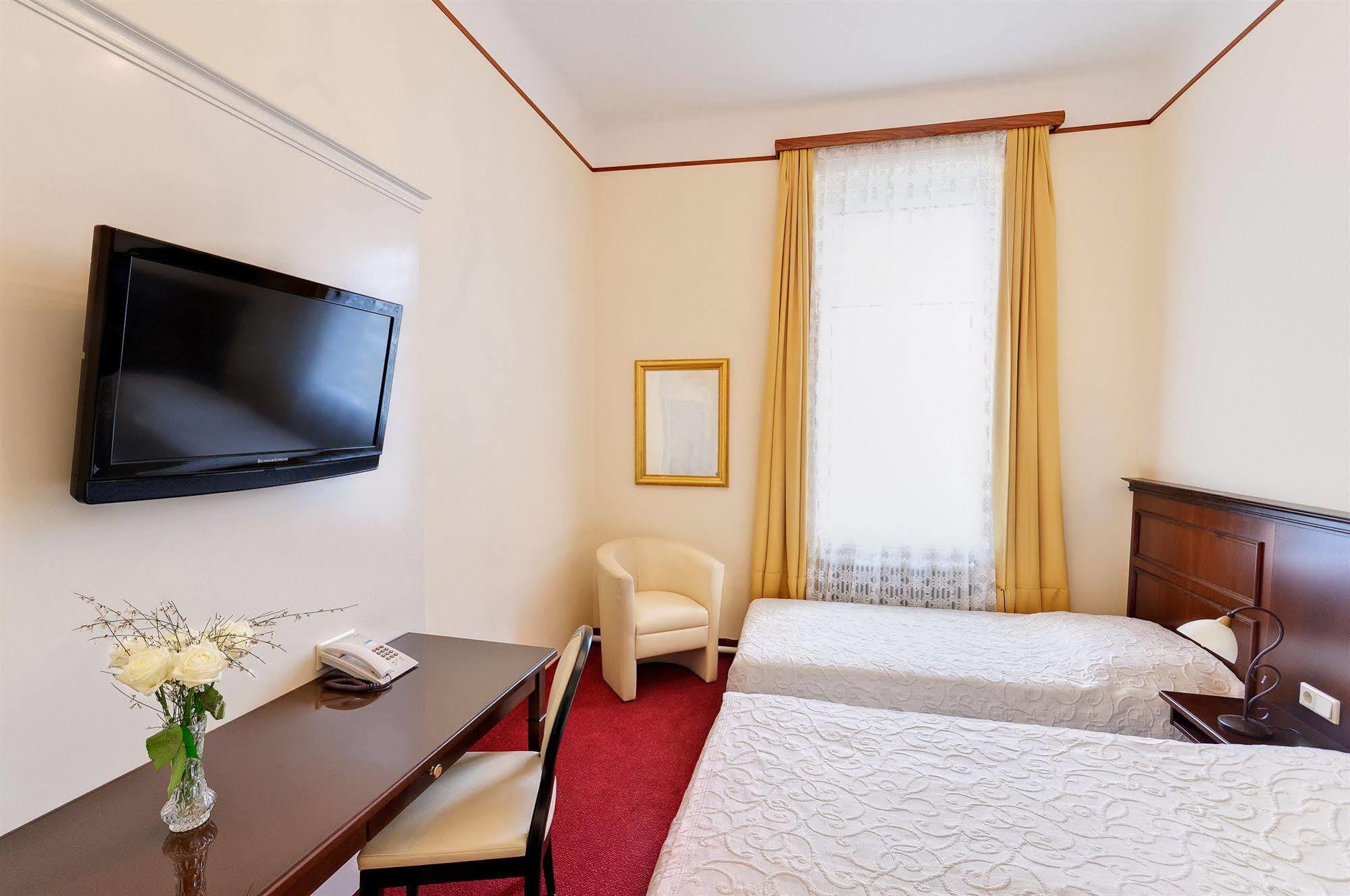 Hotel Viktoria Schoenbrunn Vienna Exterior photo